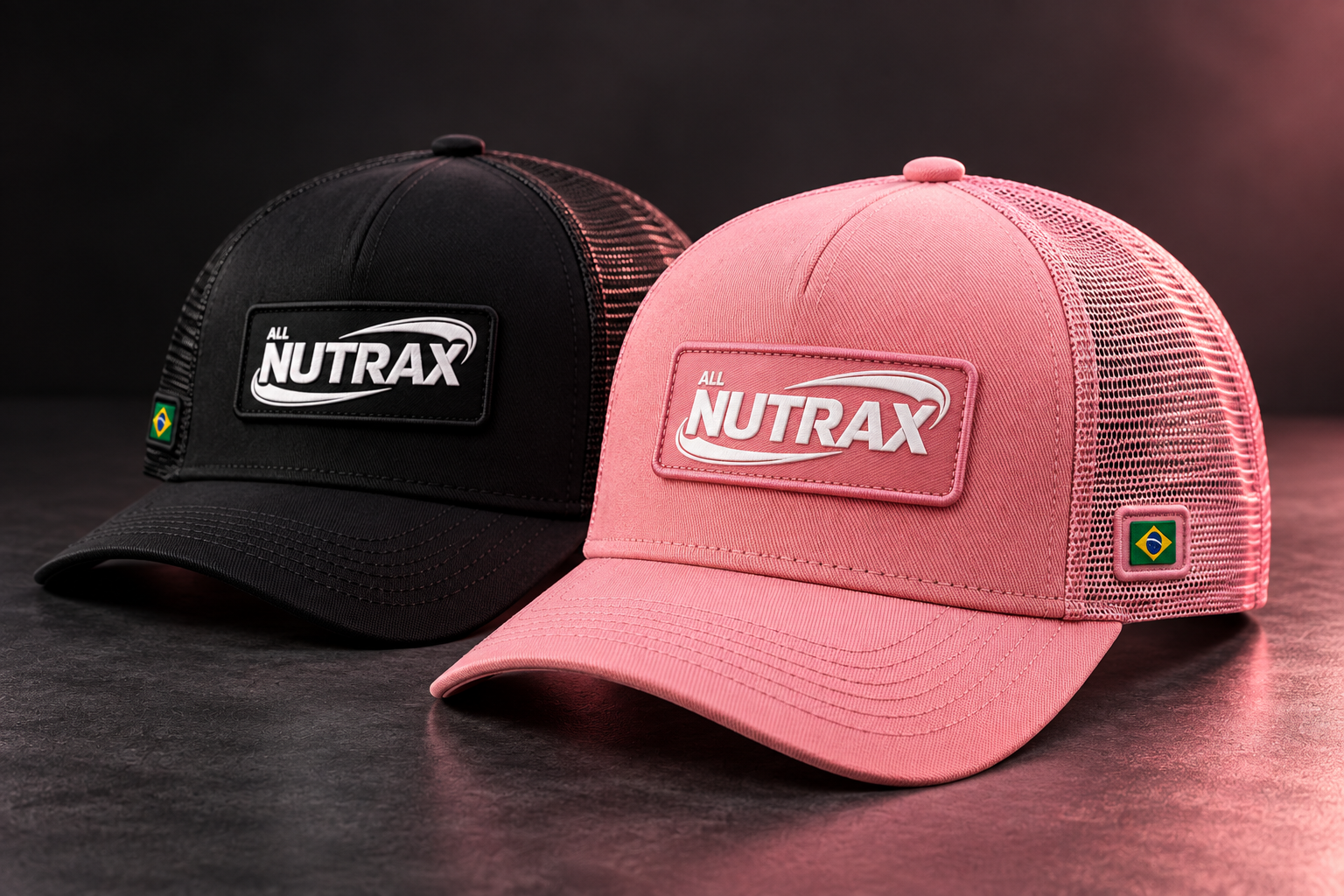 Detalhes da sarja, costuras, tela e logo frontal dos bonés All Nutrax